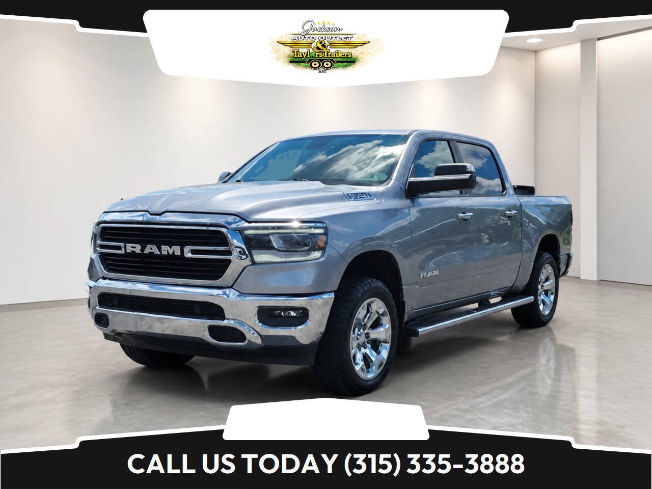 Used 2019 RAM 1500 4x4 Crew Cab image 1