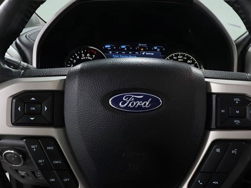 Used 2019 Ford F150 Lariat w/ Equipment Group 502A Luxury AWD/4WD image 14