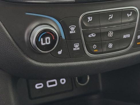 Used 2022 Chevrolet Equinox LT FWD image 22