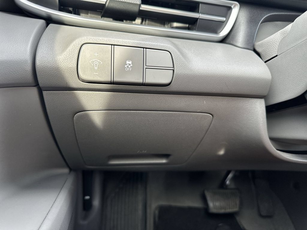 Used 2024 Hyundai Elantra SEL w/ Convenience Package FWD image 18