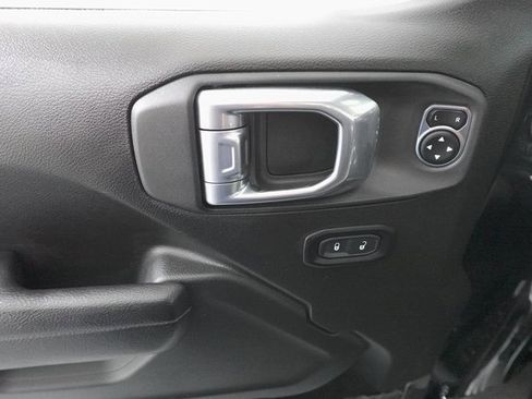 Used 2024 Jeep Gladiator Sport image 8