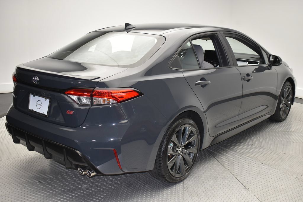Used 2025 Toyota Corolla SE FWD image 5
