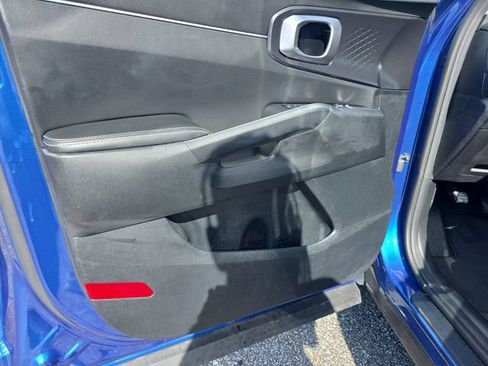 Used 2022 Kia Sorento S w/ Panoramic Sunroof Package FWD image 16