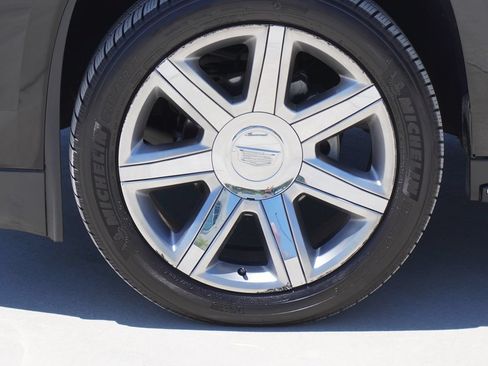 Used 2018 Cadillac Escalade ESV Premium Luxury AWD/4WD image 4
