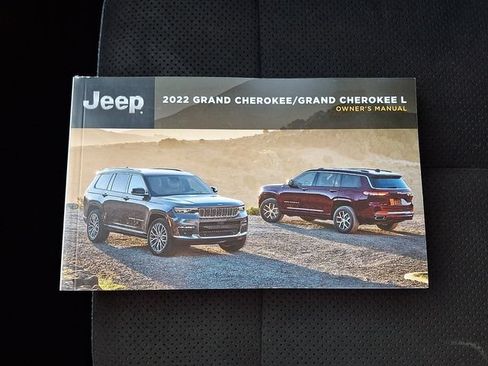 Used 2022 Jeep Grand Cherokee Altitude AWD/4WD image 26
