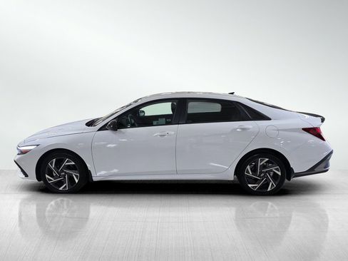 Certified 2025 Hyundai Elantra Sport FWD image 4