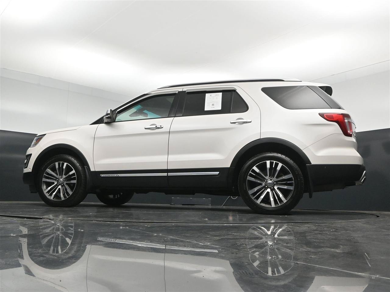 Used 2017 Ford Explorer Platinum AWD/4WD image 34