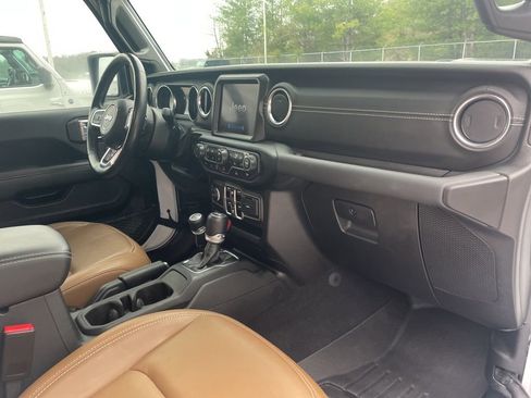 Used 2023 Jeep Wrangler Unlimited Sahara w/ Cold Weather Group image 9