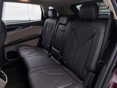 Used 2019 Lincoln Nautilus Reserve image 29