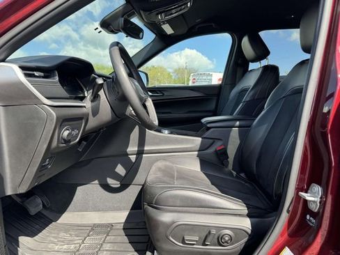 Used 2024 Jeep Grand Cherokee L Laredo image 14