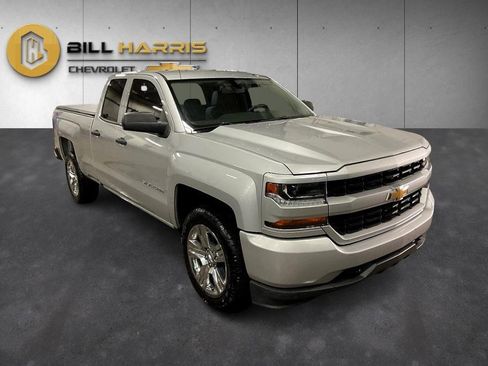 Used 2018 Chevrolet Silverado 1500 Custom w/ Custom Value Package image 9