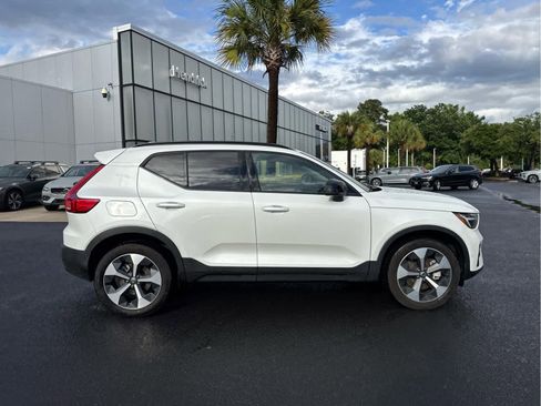 Used 2025 Volvo XC40 B5 Plus AWD/4WD image 21