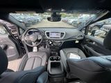 New 2025 Chrysler Pacifica Select image 3