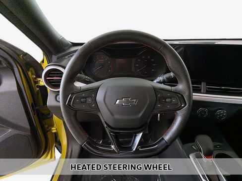 Used 2025 Chevrolet Trax RS FWD image 6
