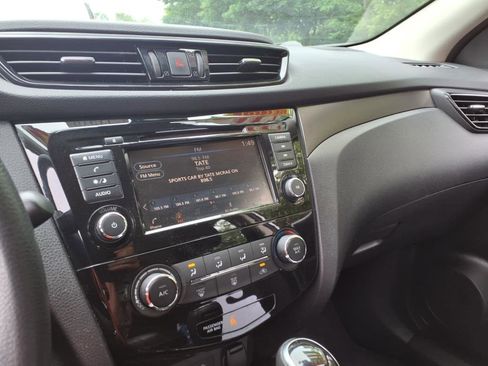 Used 2021 Nissan Rogue Sport S image 31