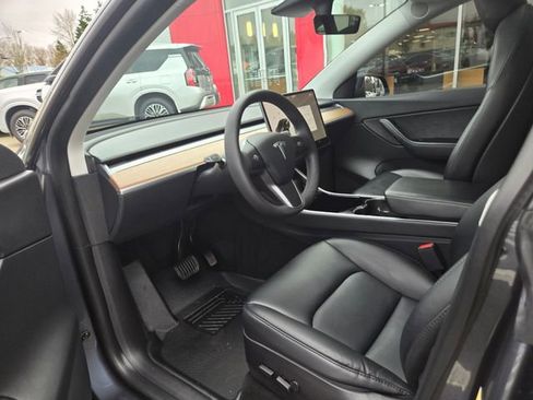 Used 2020 Tesla Model Y Long Range image 19