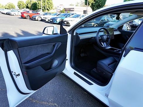 Used 2021 Tesla Model Y Long Range AWD/4WD image 53