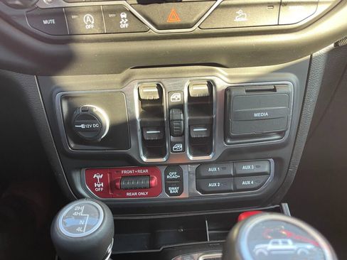 Used 2023 Jeep Gladiator Rubicon w/ LED Lighting Group image 10