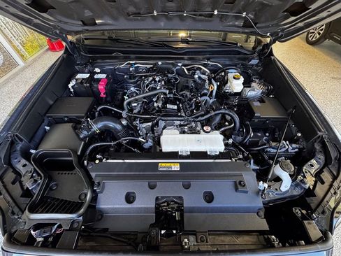 Certified 2025 Toyota Tacoma SR5 AWD/4WD image 18