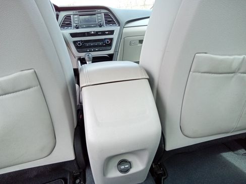Used 2015 Hyundai Sonata SE w/ Option Group 02 image 25