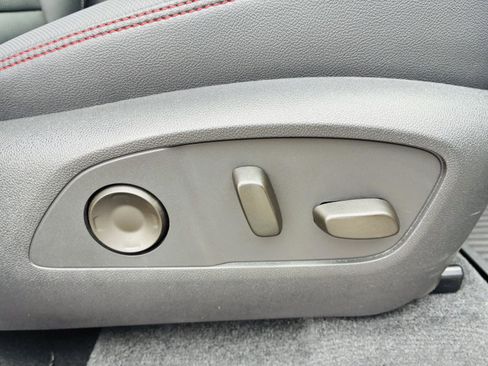 Used 2024 Chevrolet Traverse RS image 37