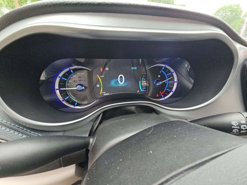 Used 2020 Chrysler Pacifica Limited w/ Advanced Safetytec Group image 6