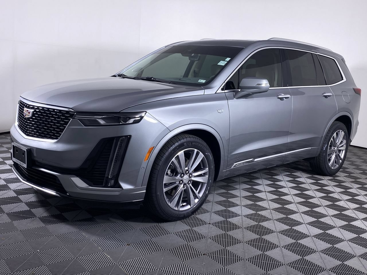Used 2024 Cadillac XT6 Premium Luxury w/ Technology Package FWD image 18