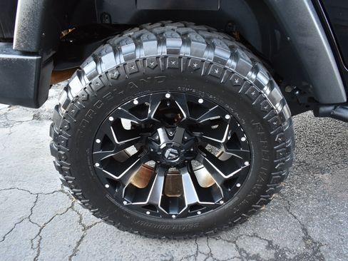 Used 2017 Jeep Wrangler Unlimited Sport w/ Quick Order Package 23S image 32