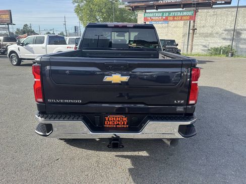Used 2024 Chevrolet Silverado 2500 LTZ w/ LTZ Convenience Package image 9