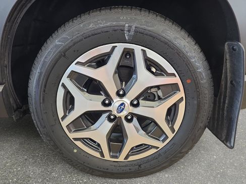 Used 2024 Subaru Forester Premium AWD/4WD image 32