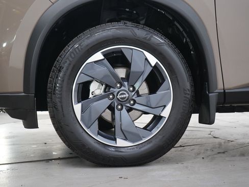 Used 2025 Nissan Rogue SV AWD/4WD image 29