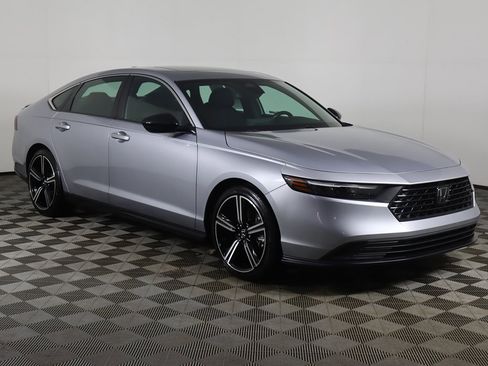 Used 2023 Honda Accord Sport image 2