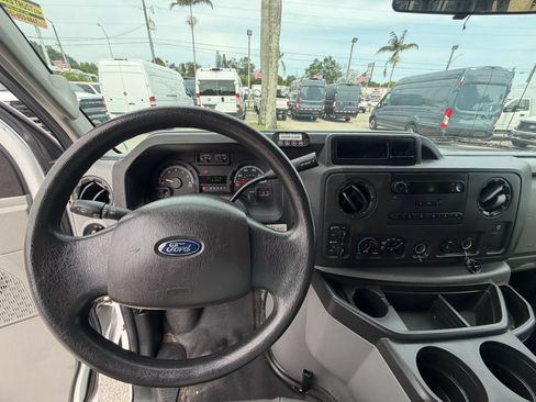 Used 2014 Ford E-250 and Econoline 250 Extended w/ Power Group RWD image 12