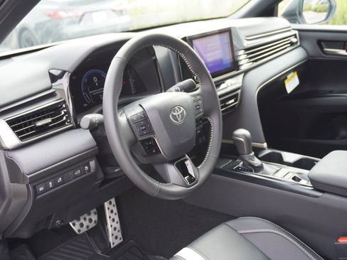 Used 2026 Toyota Camry Hybrid image 19