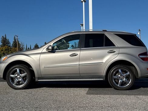 Used 2009 Mercedes-Benz ML 550 4MATIC image 2
