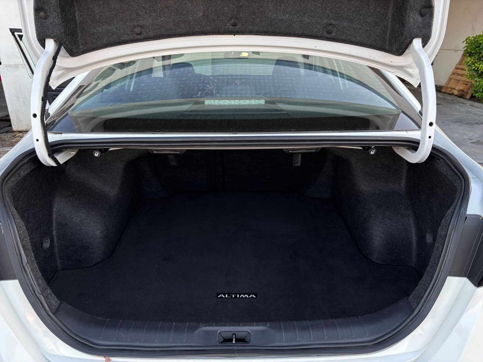 Used 2025 Nissan Altima 2.5 SV FWD image 31