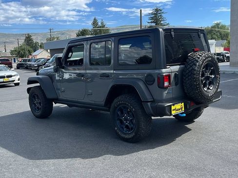 Used 2023 Jeep Wrangler Unlimited w/ Cold Weather Group AWD/4WD image 7