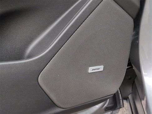 Used 2025 Cadillac XT6 Luxury image 18