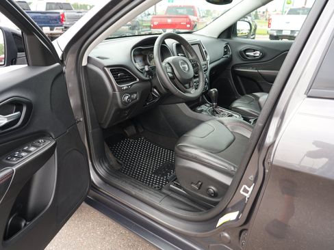 Used 2022 Jeep Cherokee Trailhawk w/ Sun, Sound & Nav Group AWD/4WD image 13