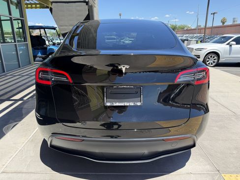 Used 2024 Tesla Model Y 2WD image 13