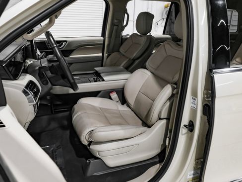 Used 2018 Lincoln Navigator Select w/ Technology Package image 33