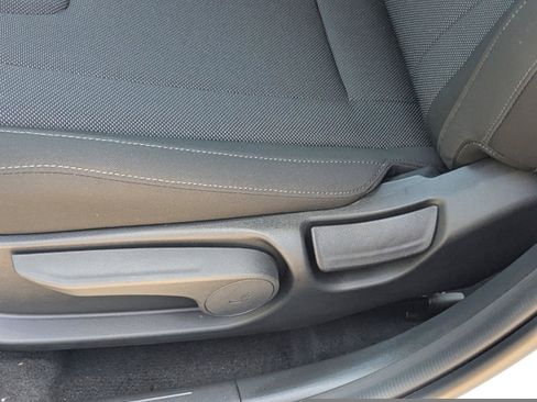New 2025 Hyundai Elantra SE FWD image 16
