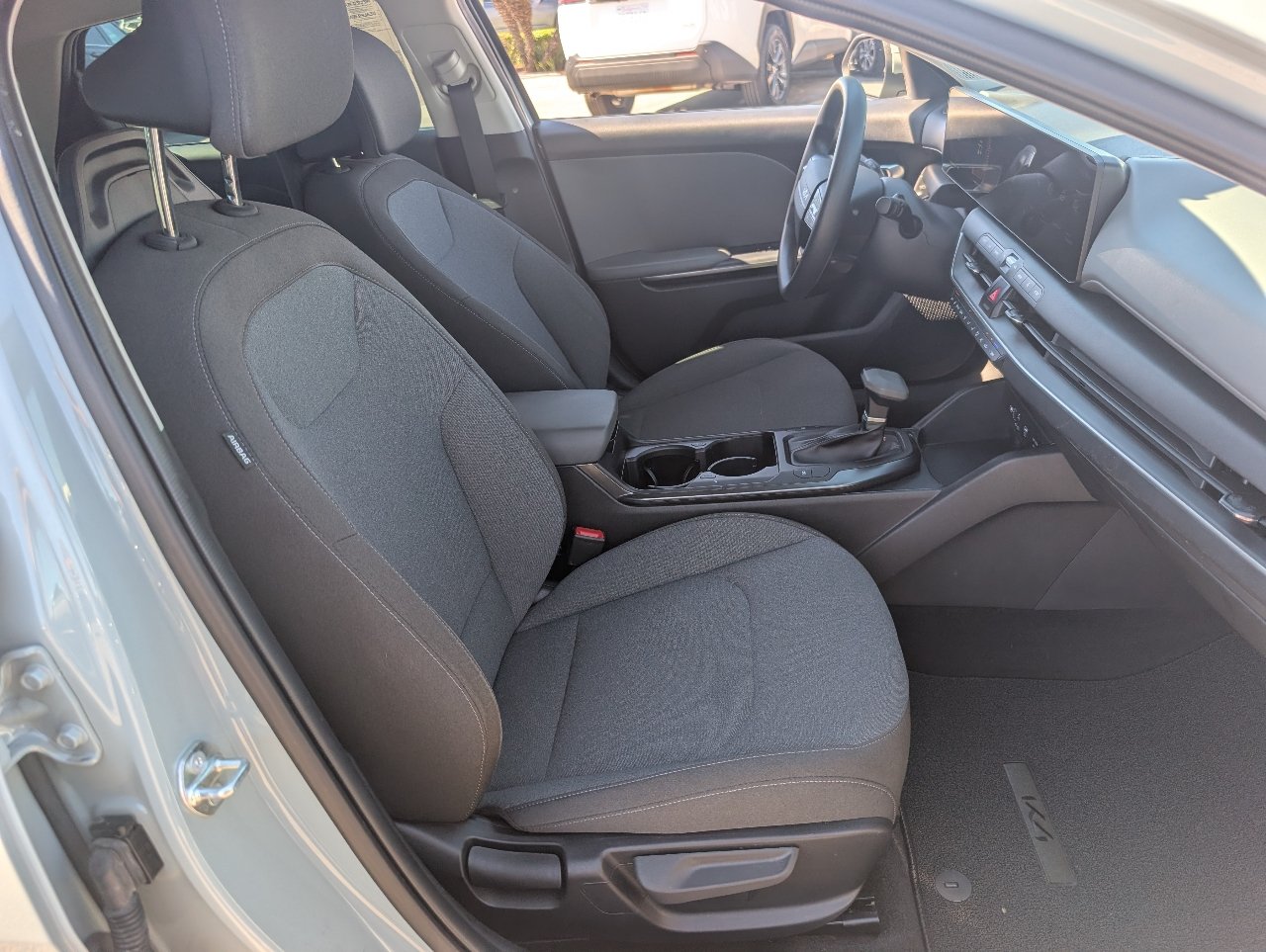 Used 2025 Kia K4 FWD image 8