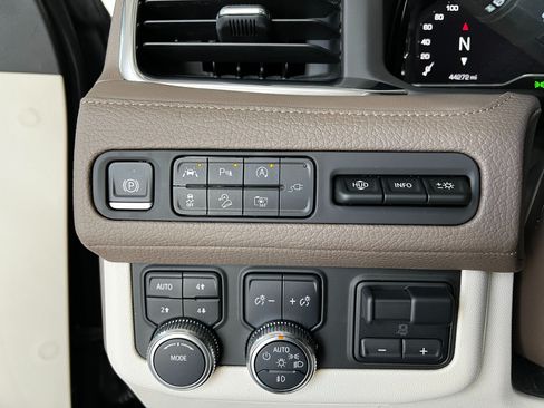 Used 2022 GMC Yukon Denali w/ Max Trailering Package AWD/4WD image 14