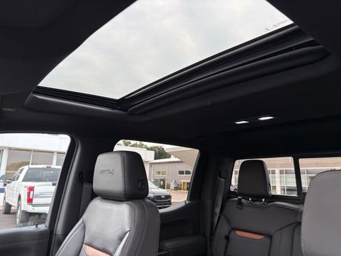 Used 2020 GMC Sierra 1500 AT4 w/ AT4 Premium Package AWD/4WD image 4