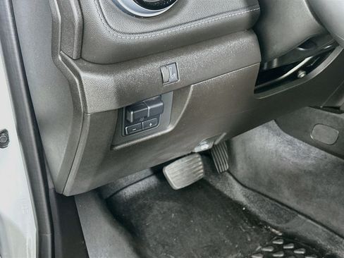 Used 2024 Chevrolet Colorado LT w/ LT Convenience Package AWD/4WD image 16