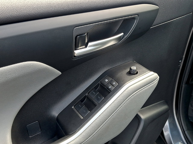 Used 2023 Toyota Highlander XLE AWD/4WD image 8
