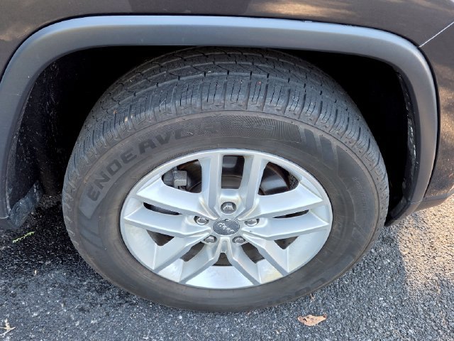 Used 2018 Jeep Grand Cherokee Laredo AWD/4WD image 34
