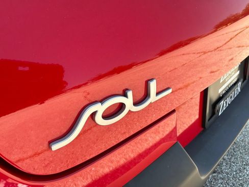 Used 2022 Kia Soul LX FWD image 17