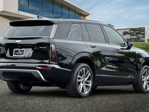 New 2026 Cadillac Vistiq Premium Luxury w/ LPO, Floor Liner Package AWD/4WD image 4